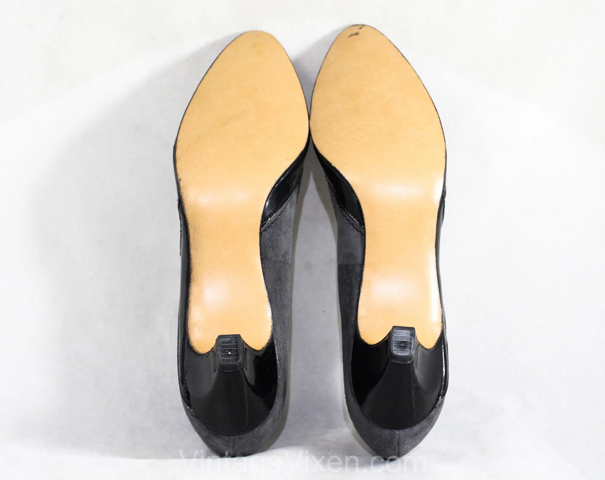 Size 7.5 Gray Suede Shoes - As Is Fair Condition 1980s Grey & Black Heels - Sexy Zig Zag Design - 80s Deadstock Hush Puppies - 7 1/2 M